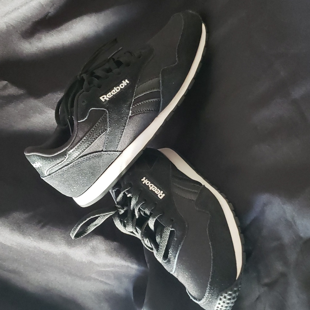 Womens Reebok sneakers